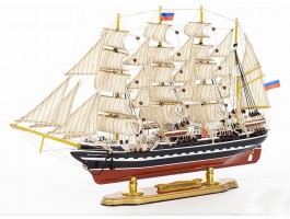 Модель корабля Крузенштерн (барк), 52x9x33 см, дерево Модель корабля Крузенштерн (барк), 52x9x33 см, дерево