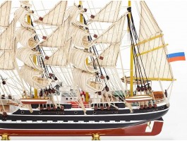 Модель корабля Крузенштерн (барк), 52x9x33 см, дерево Модель корабля Крузенштерн (барк), 52x9x33 см, дерево