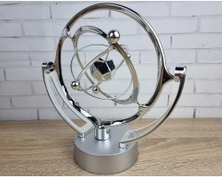 Маятник - вечный двигатель Космос Silver Romb (24х24х10 см) пластик, работает от USB