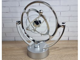 Маятник - вечный двигатель Космос Silver Romb (24х24х10 см) пластик, работает от USB
