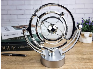 Маятник - вечный двигатель Космос Silver Romb (24х24х10 см) пластик, работает от USB