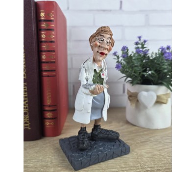 Фигурка ВРАЧ терапевт 17х7х6см полистоун female Фигурка ВРАЧ терапевт 17х7х6см полистоун female
