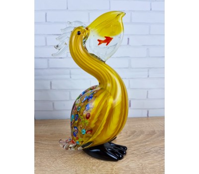 Пеликан с рыбкой. Стеклянная фигурка в стиле Мурано. 26 см Yellow